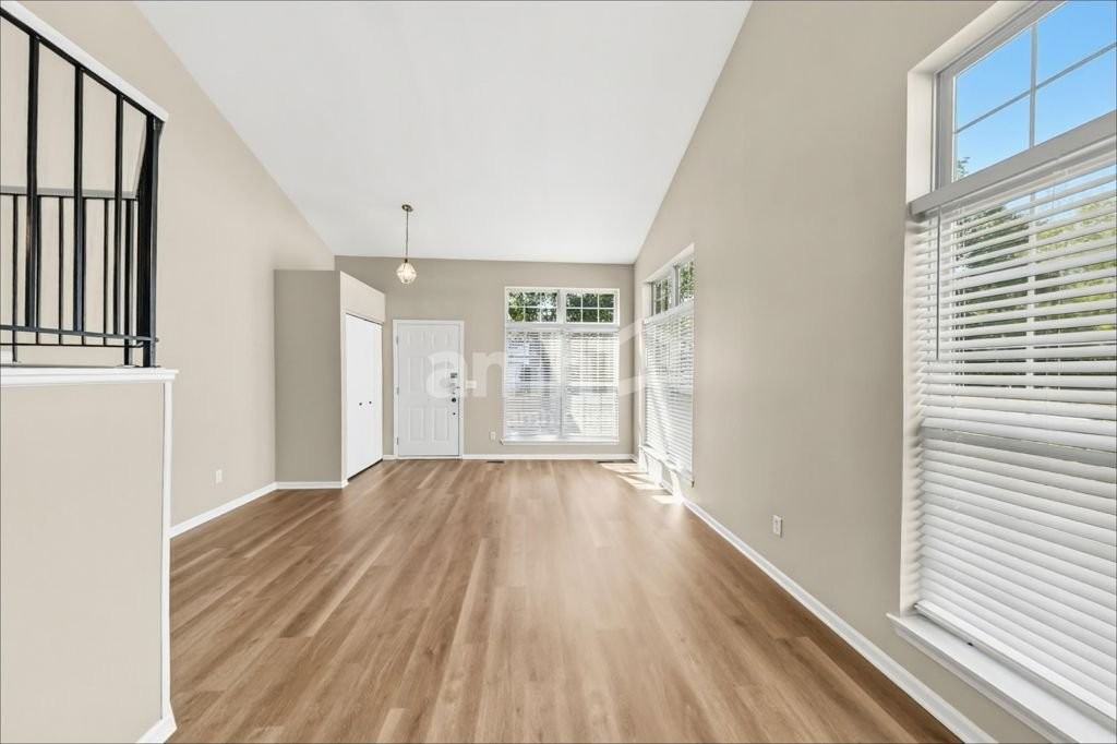 14235 S Hillsdale Ct - Photo 5 of 13