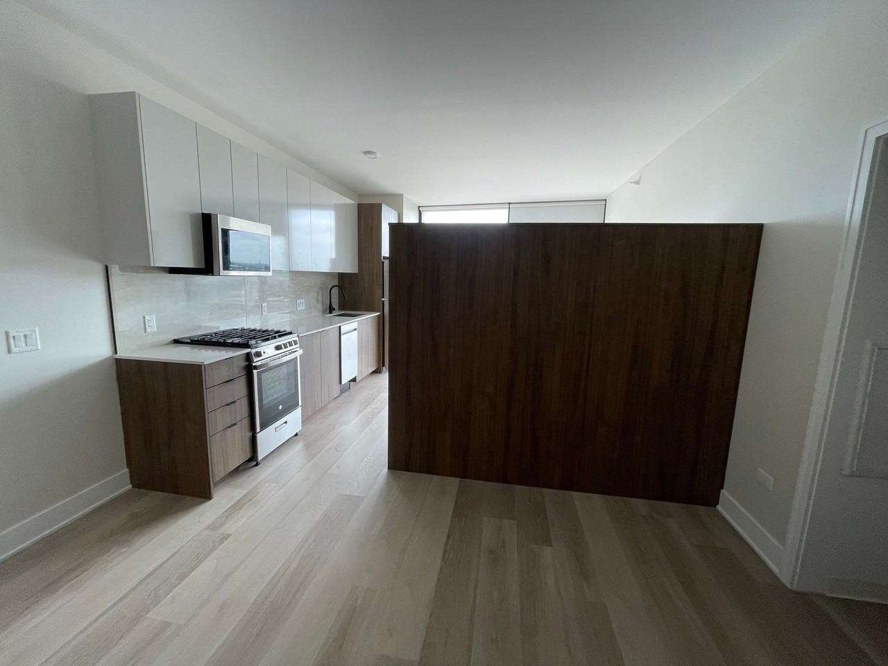 1085 W Van Buren St - Photo 5 of 7