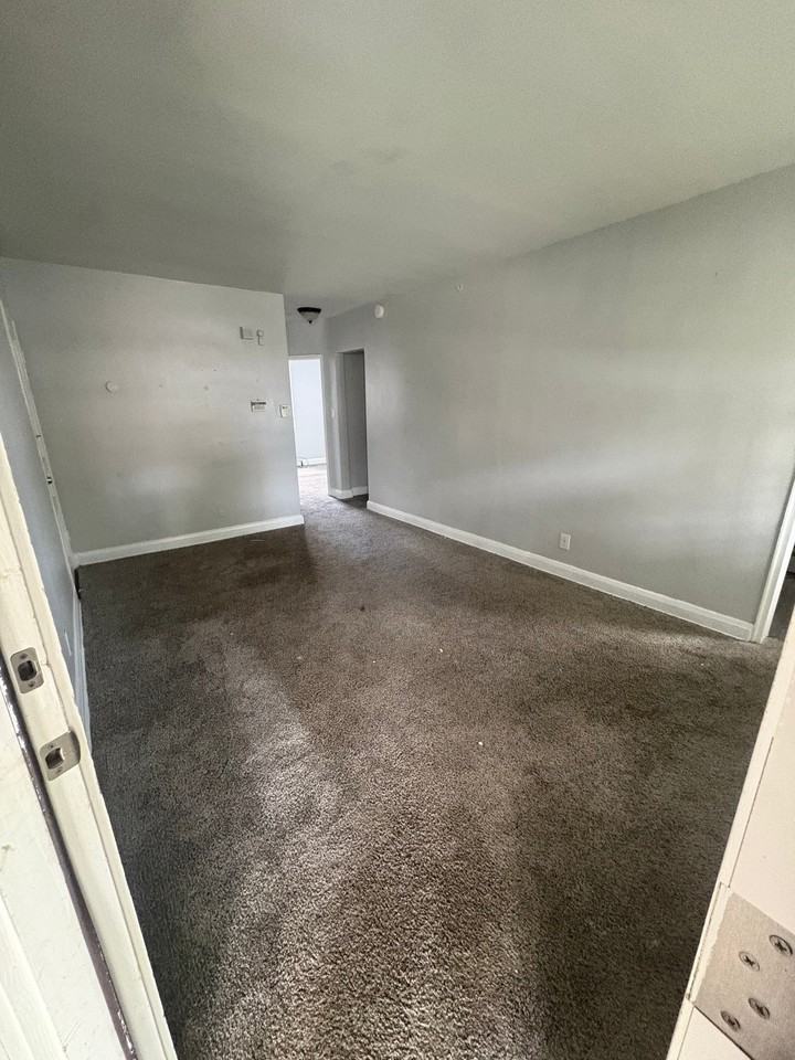 7058 Surrey Dr - Photo 3 of 10