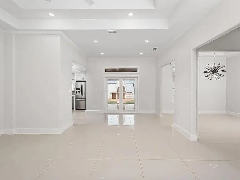 505 E Nassau Ave - Photo 6 of 9