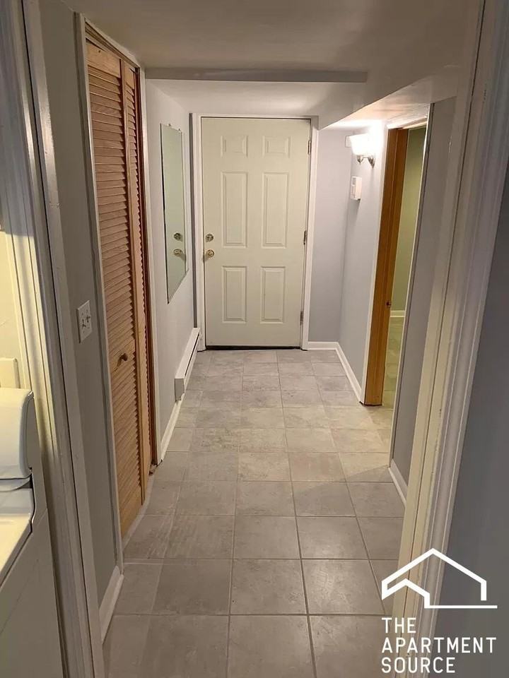 1600 N Rockwell St #G - Photo 4 of 16