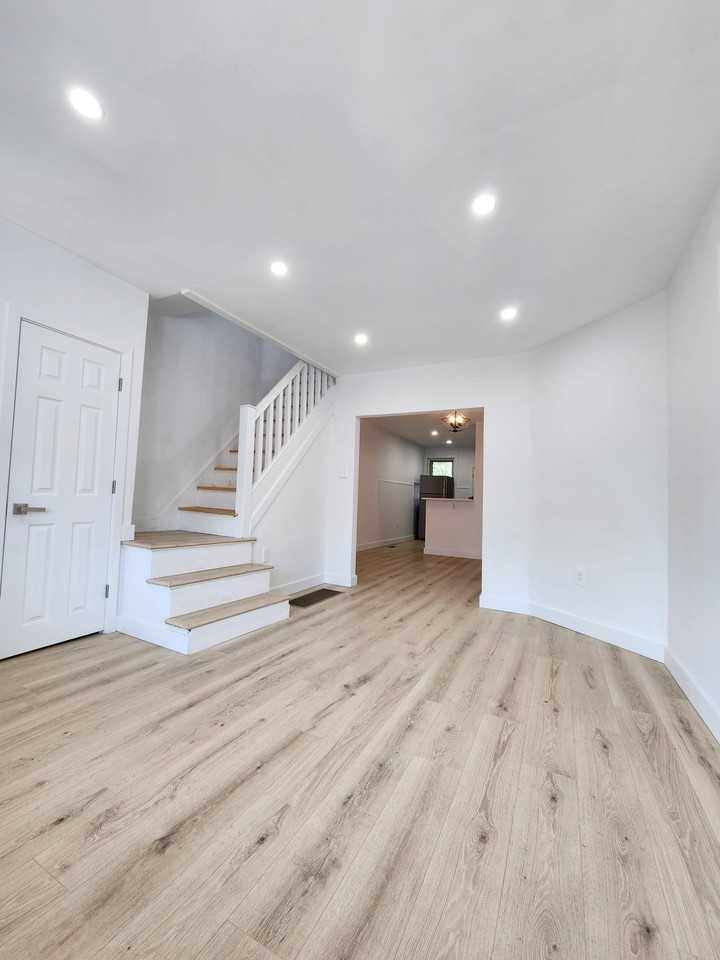 273 W Sheldon St - Photo 2 of 9