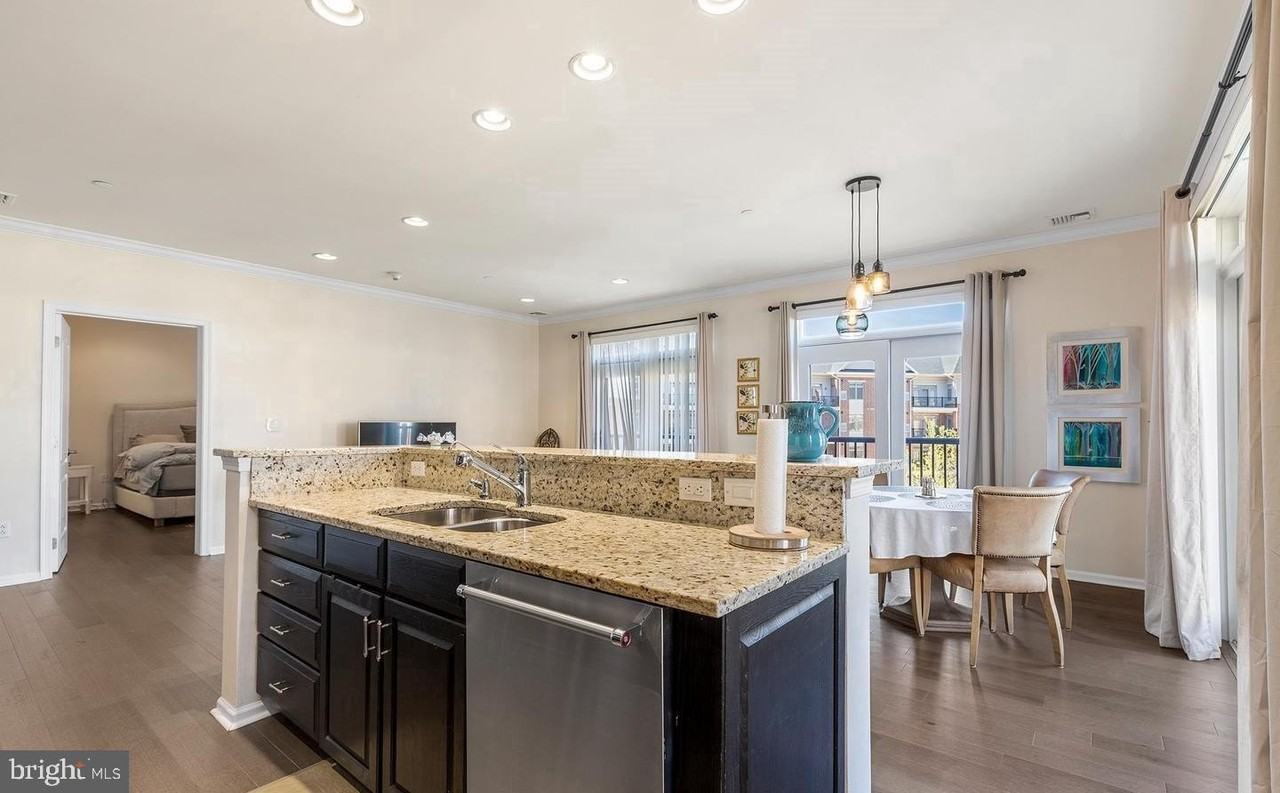 401 CARSON T Terrace - Photo 3 of 17