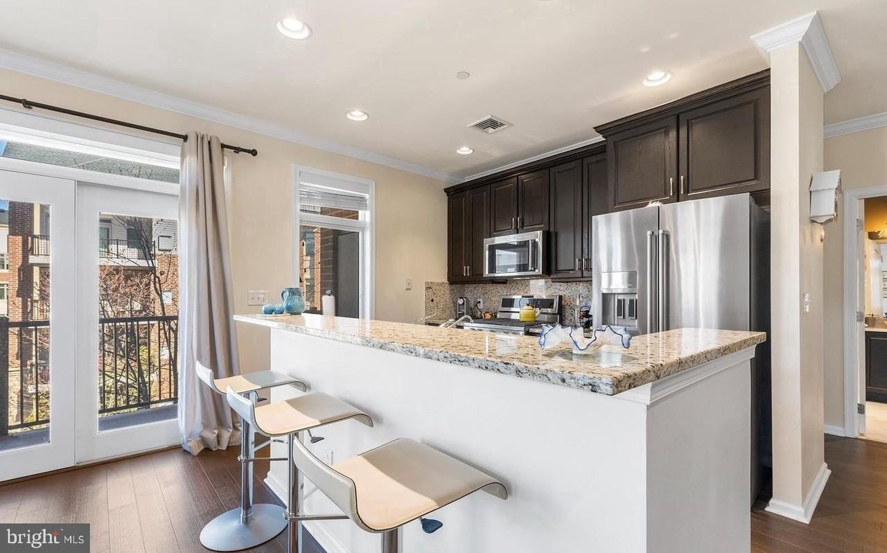 401 CARSON T Terrace - Photo 4 of 17