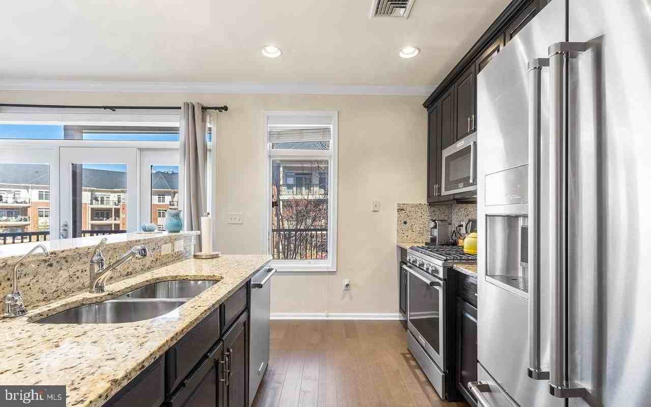401 CARSON T Terrace - Photo 6 of 17