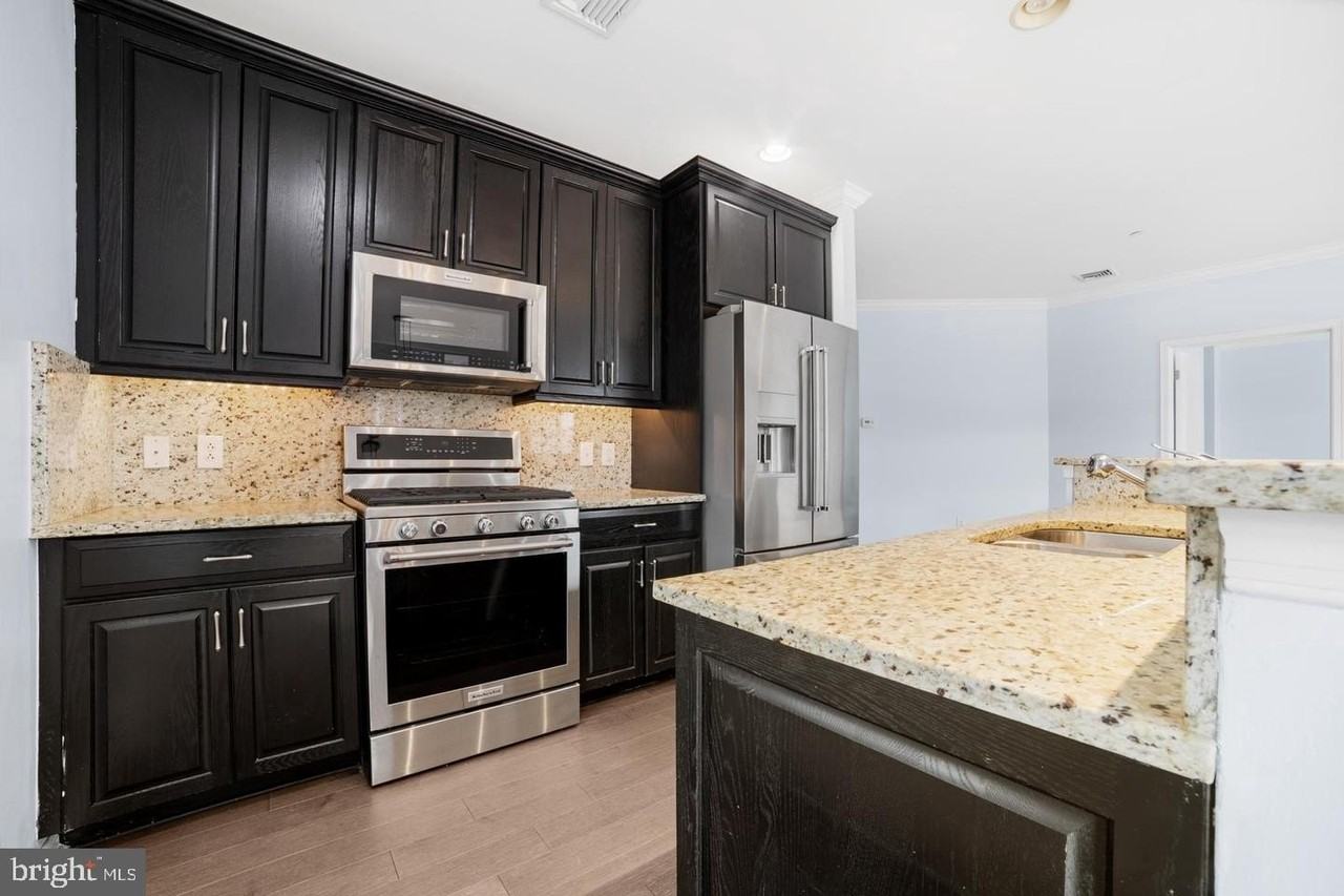 401 Carson Ter #401 - Photo 3 of 19