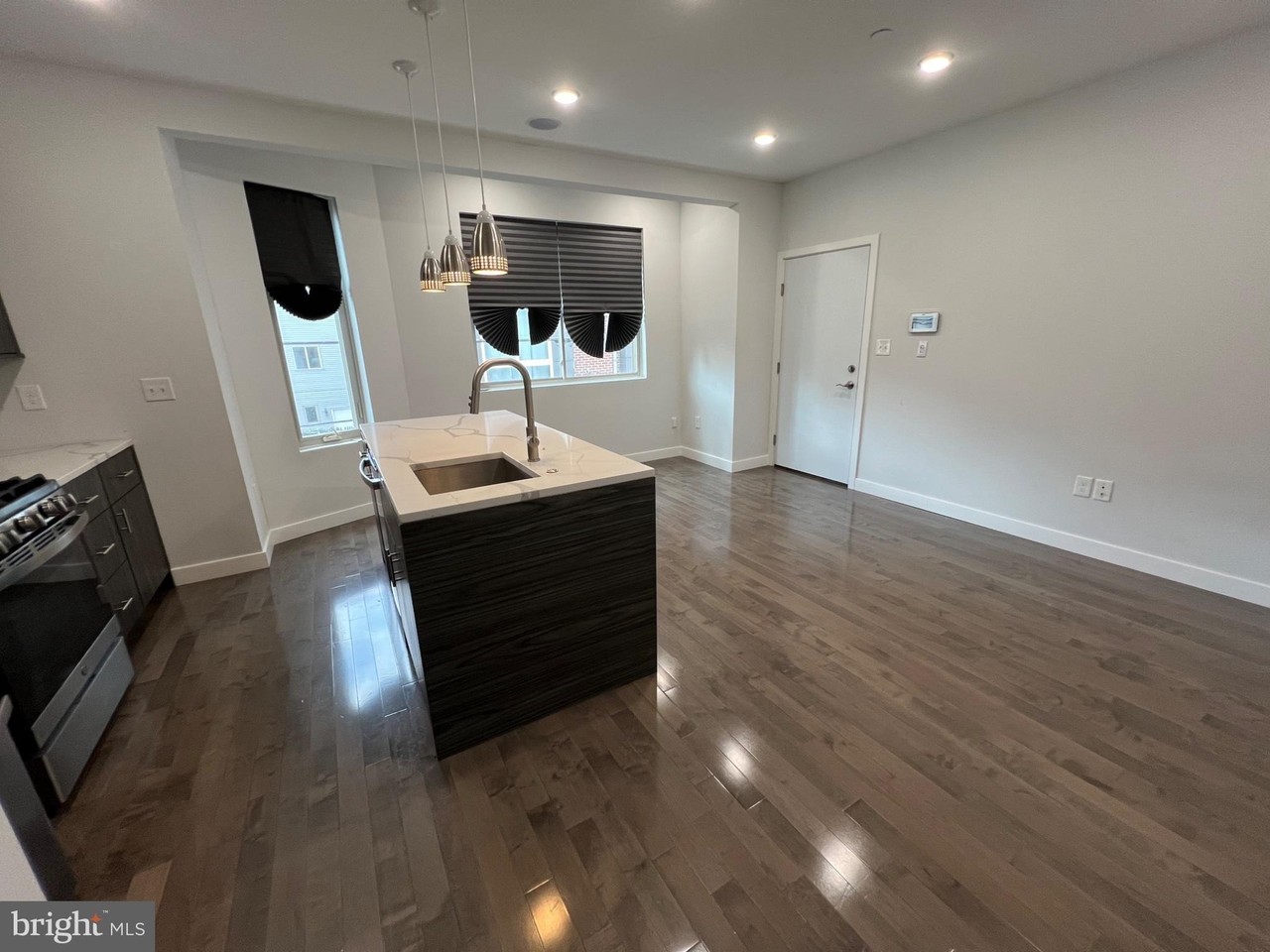 1939 N Darien St #2 - Photo 3 of 14