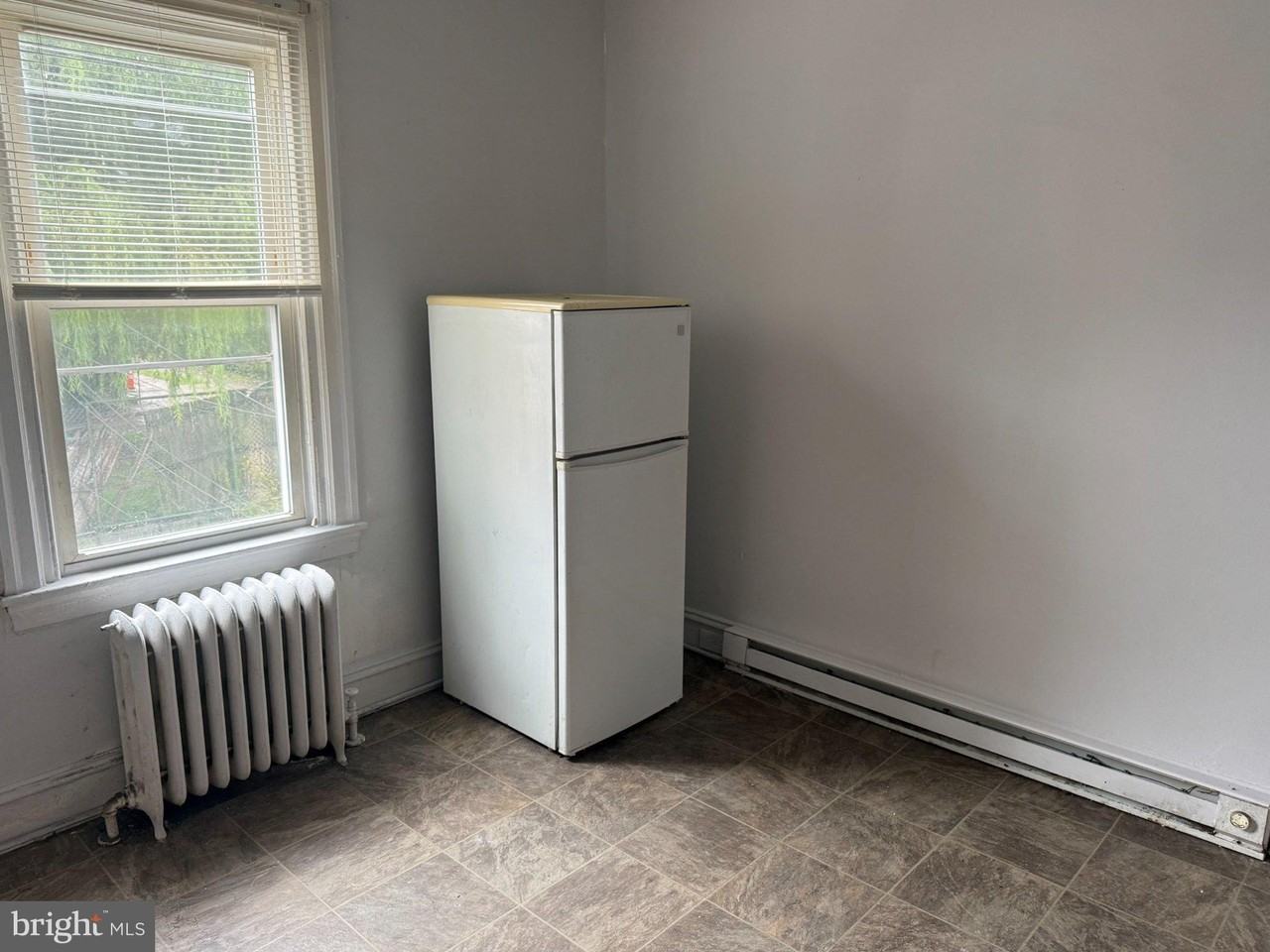6445 N Broad St - Photo 6 of 7