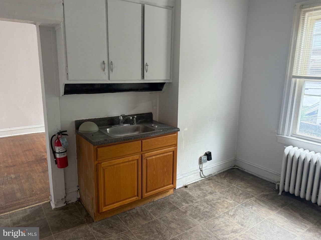 6445 N Broad St - Photo 7 of 7