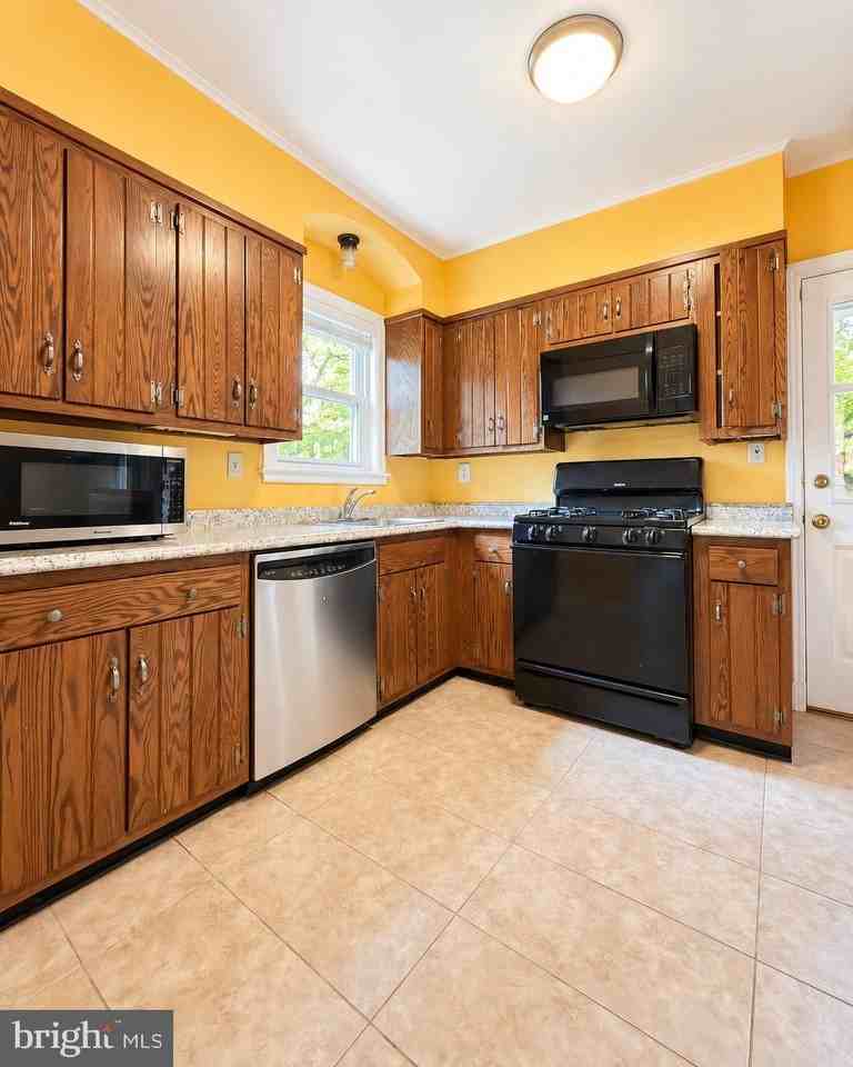 1837 N Hartford St - Photo 7 of 16
