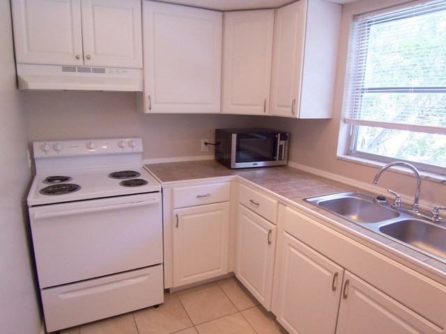 300 34th Ave N #6 - Photo 3 of 14