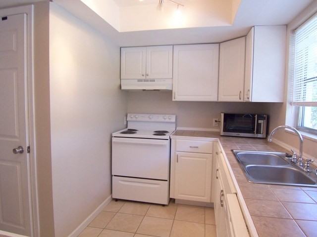 300 34th Ave N #6 - Photo 5 of 14