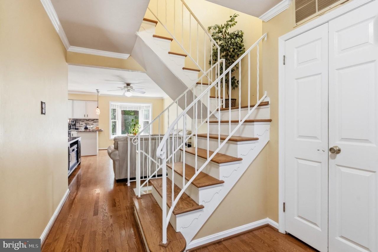 9415 Park Hunt Ct - Photo 3 of 35