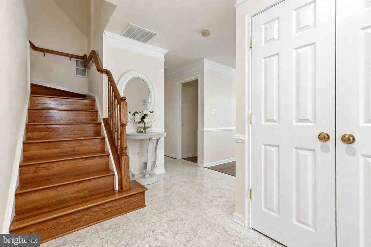 6318 Franconia Commons Dr - Photo 5 of 46