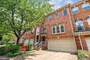 featured image of 2807 Marywood Oaks Ln