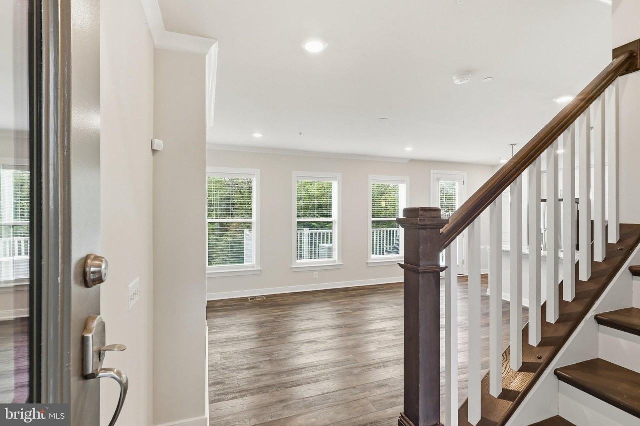5683 Stephanie Tessa Way - Photo 4 of 36