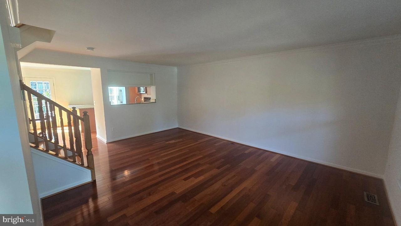 6035 Kestner Cir - Photo 3 of 24