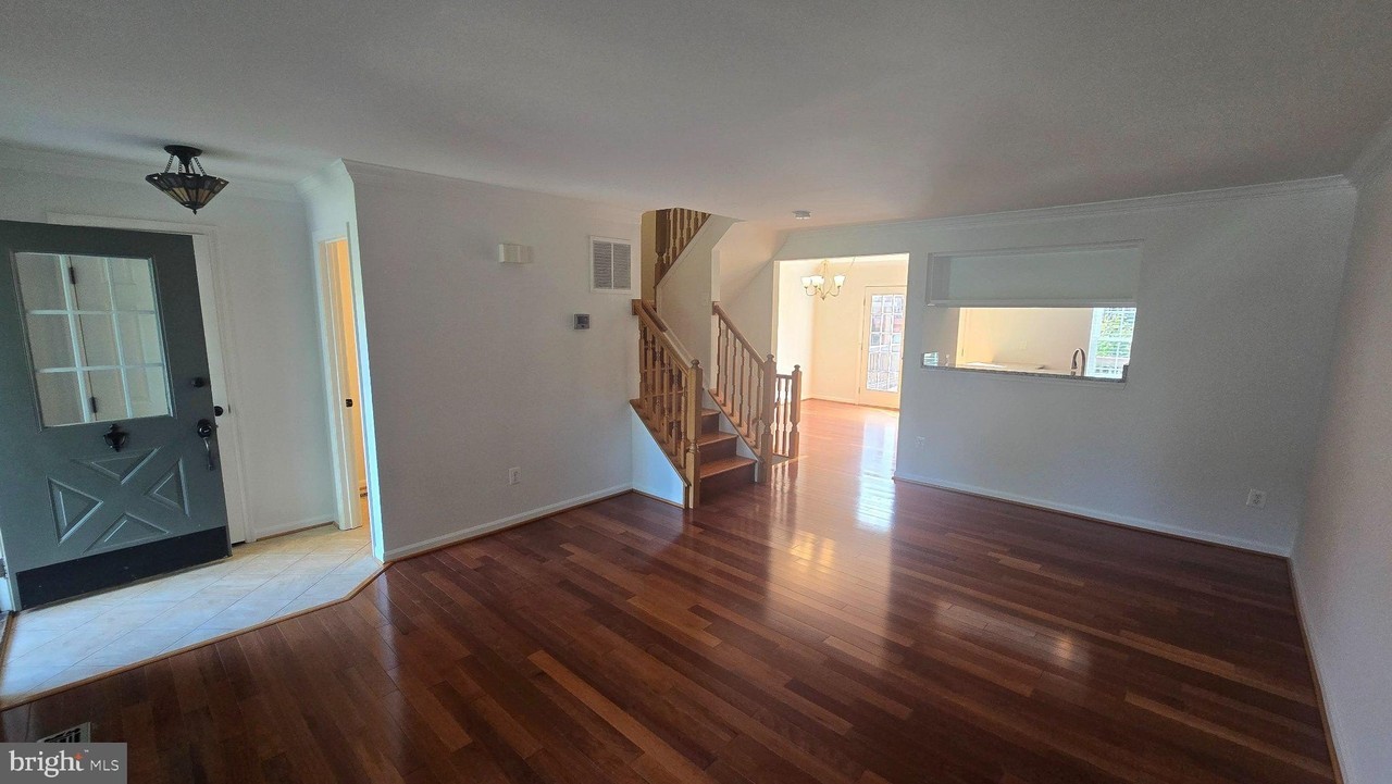 6035 Kestner Cir - Photo 4 of 24