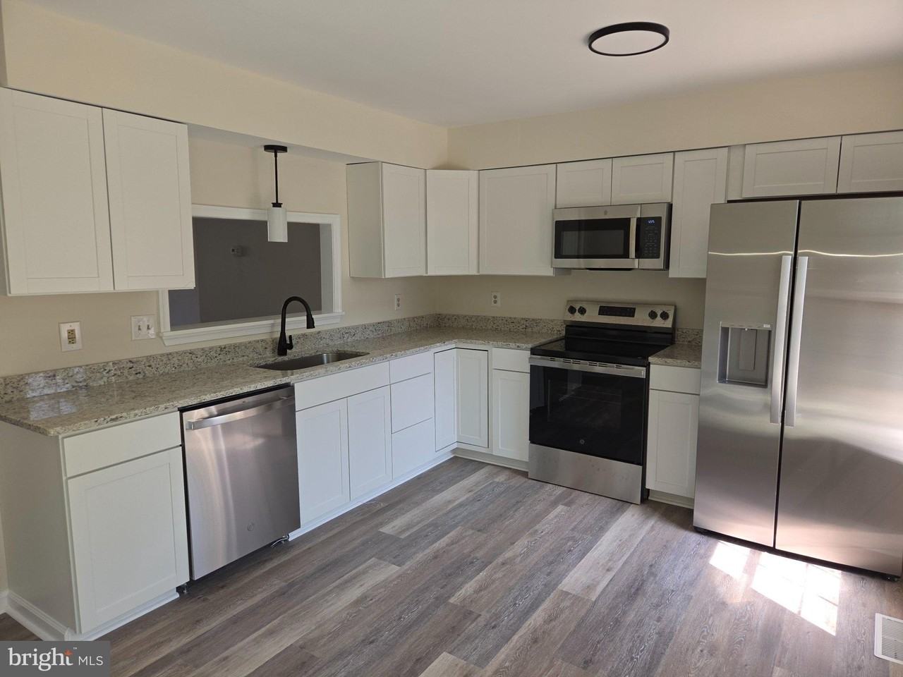 10806 Stone Hill Ln - Photo 2 of 18