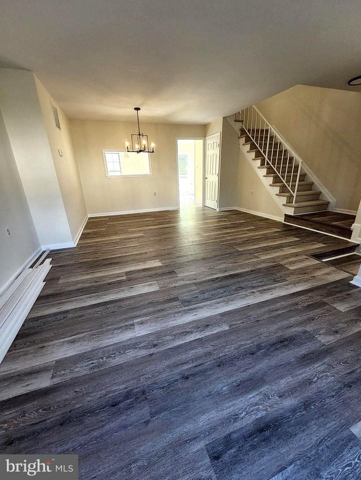 10806 Stone Hill Ln - Photo 4 of 18