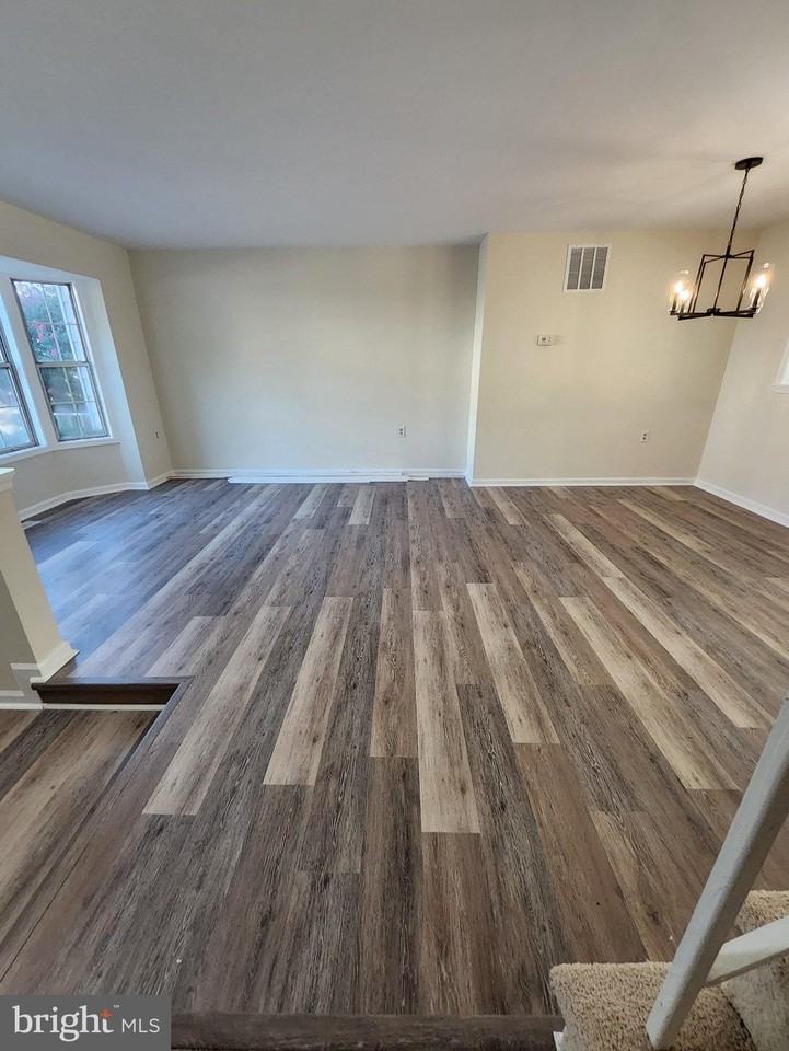 10806 Stone Hill Ln - Photo 5 of 18