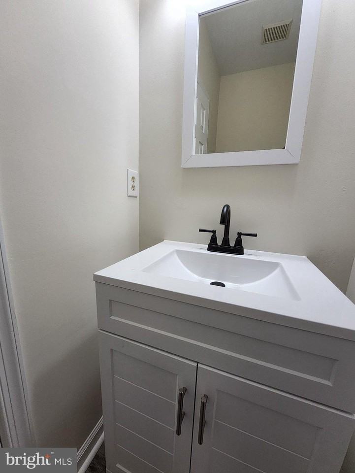 10806 Stone Hill Ln - Photo 6 of 18