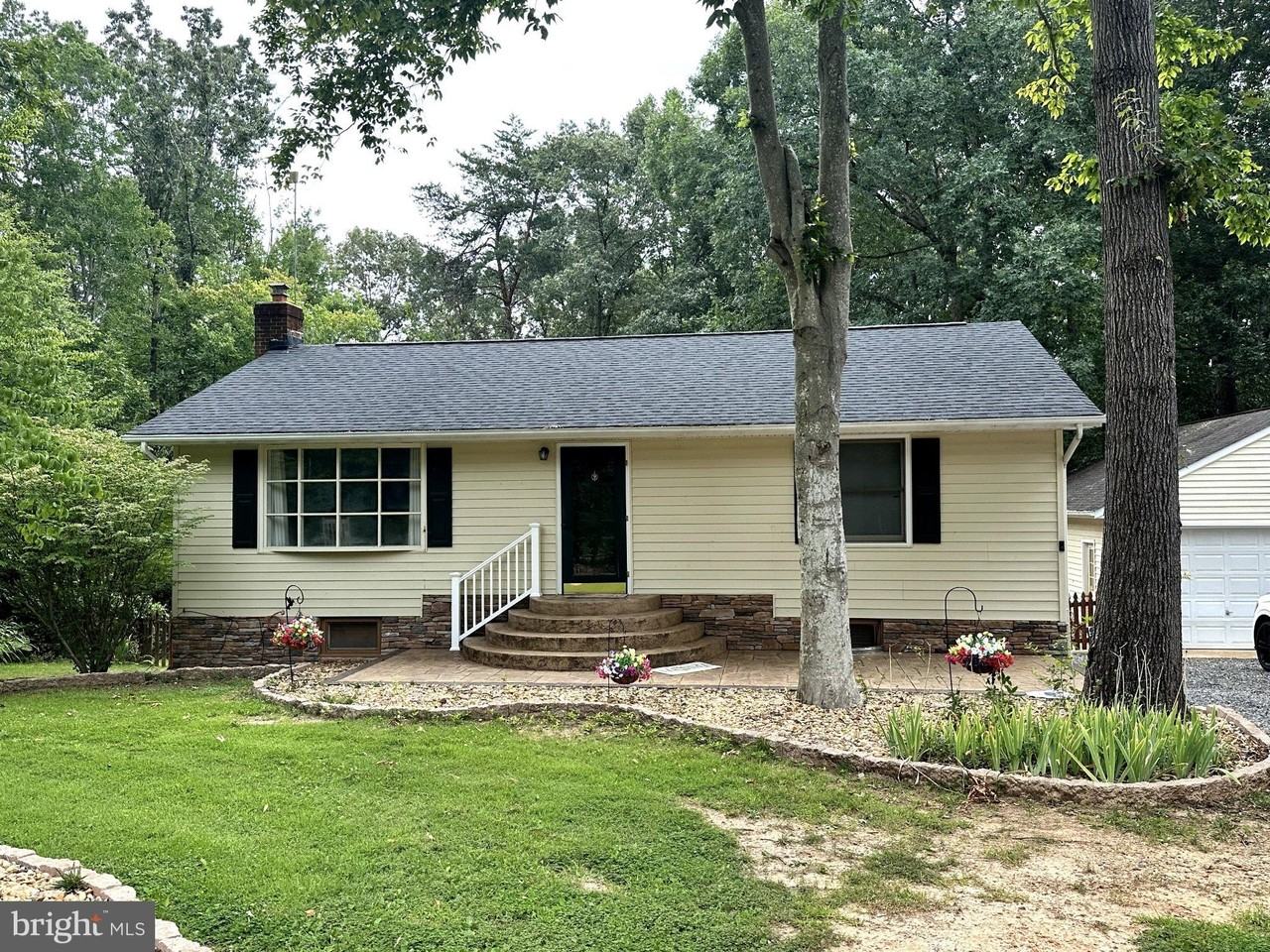 6107 Eds Rd - Photo 2 of 33