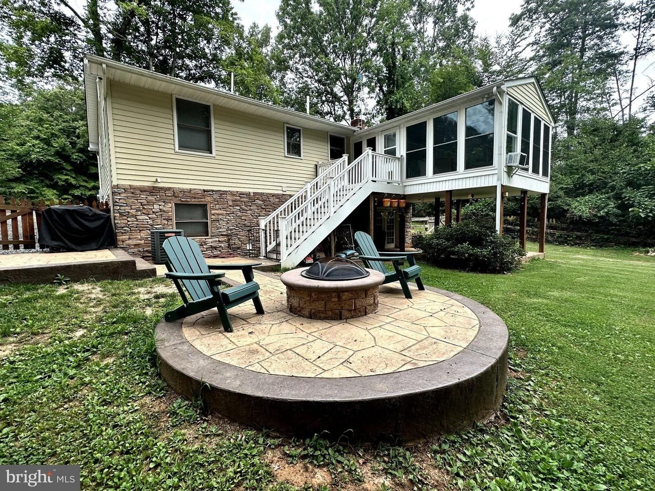 6107 Eds Rd - Photo 3 of 33