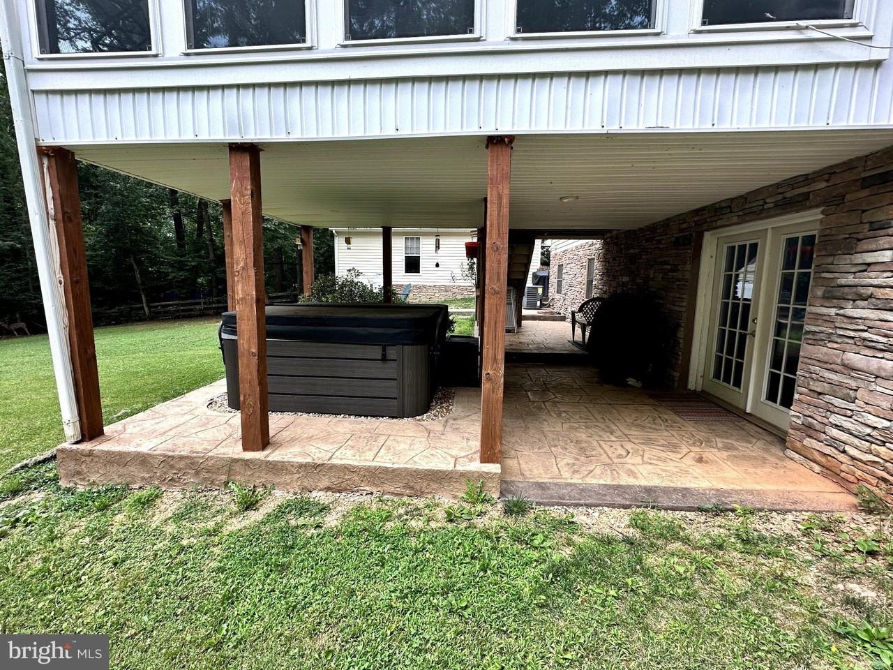 6107 Eds Rd - Photo 4 of 33