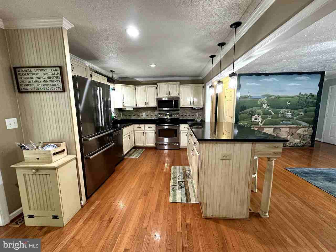 6107 Eds Rd - Photo 7 of 33