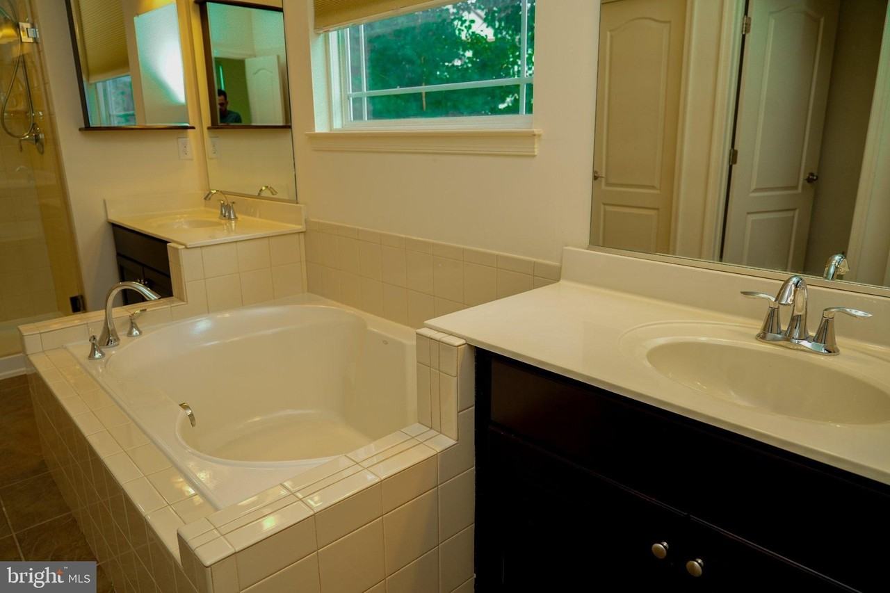 18 Farmview Dr - Photo 3 of 50