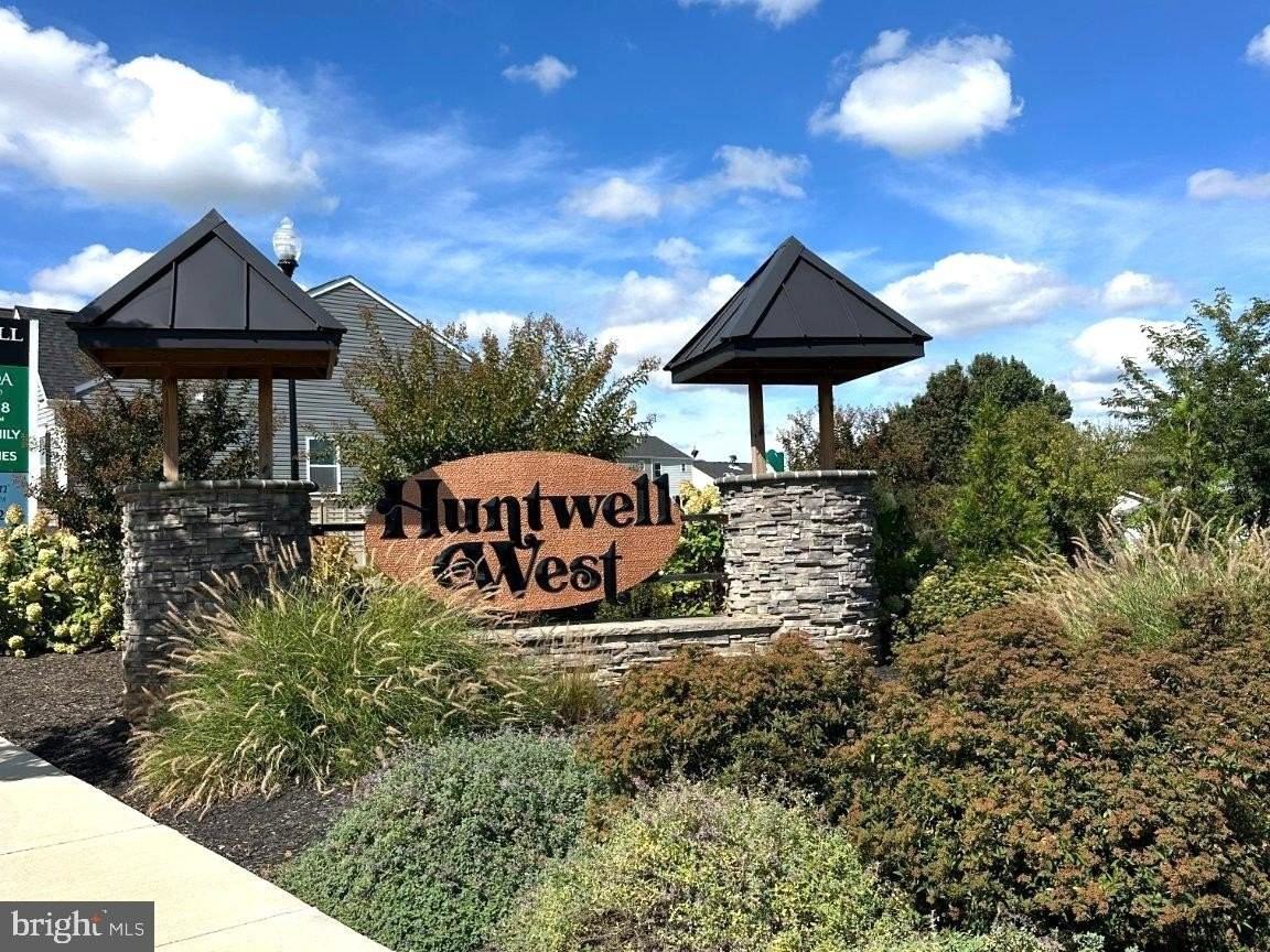 375 Huntwellwest Blvd - Photo 6 of 43
