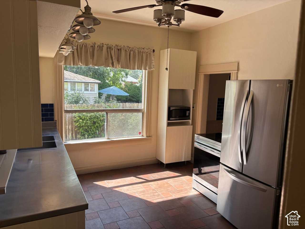 1133 E Milton Ave - Photo 4 of 19