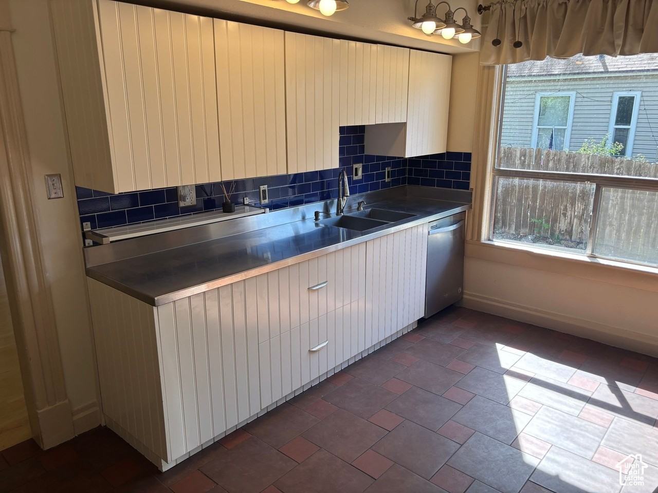 1133 E Milton Ave - Photo 5 of 19