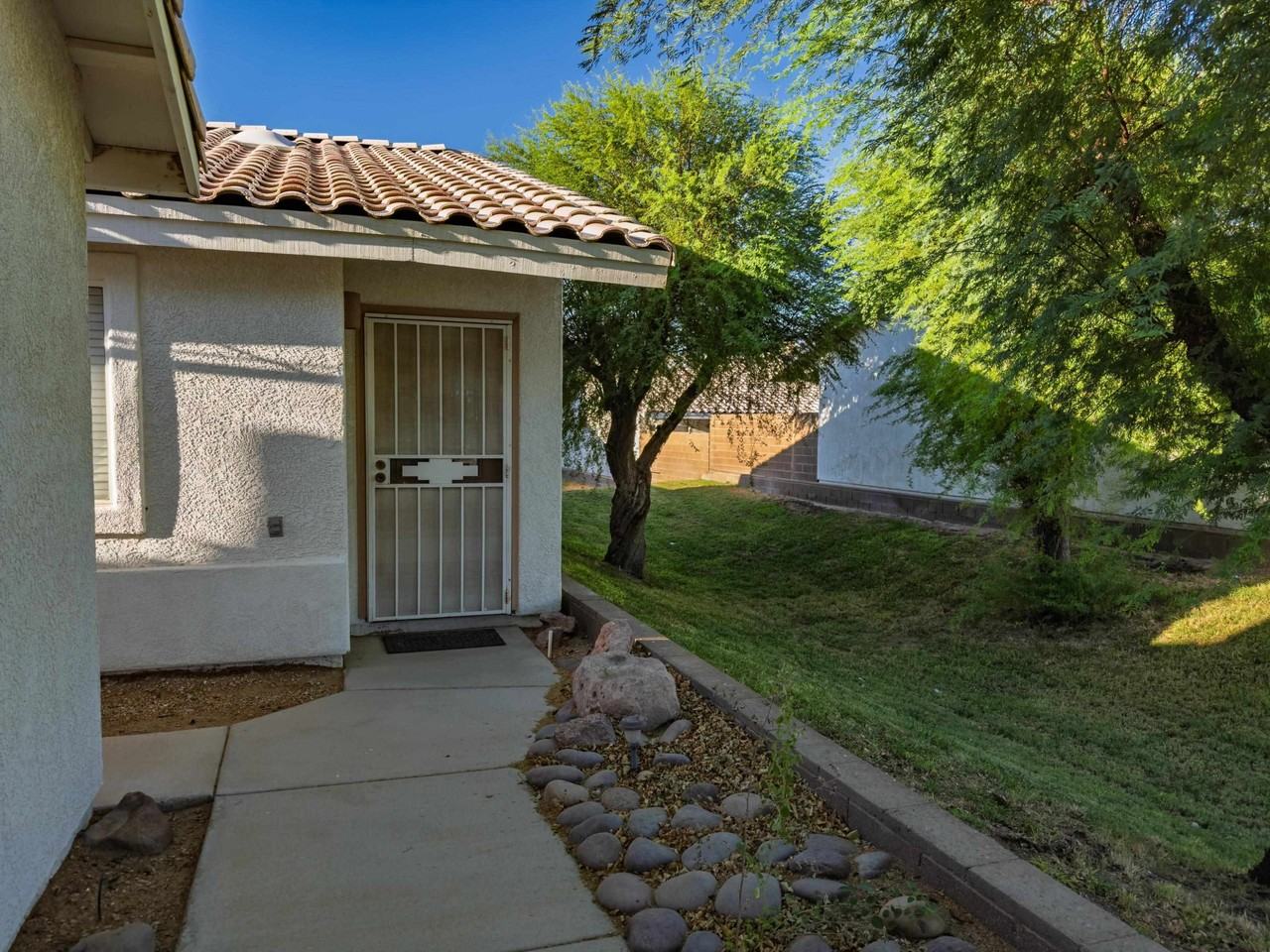 10706 E 35th Pl - Photo 2 of 32