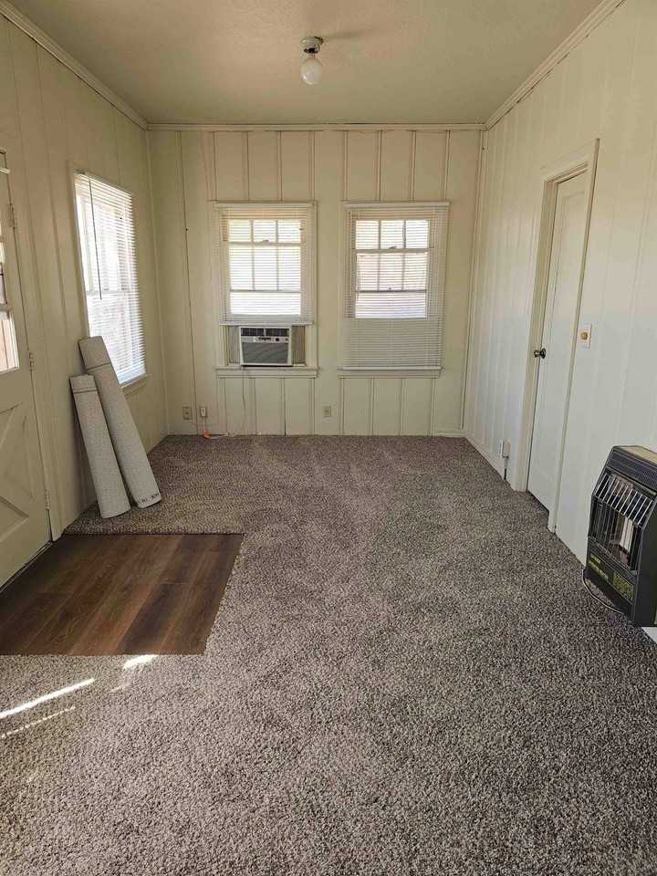 544 W 12th St - Photo 2 of 8