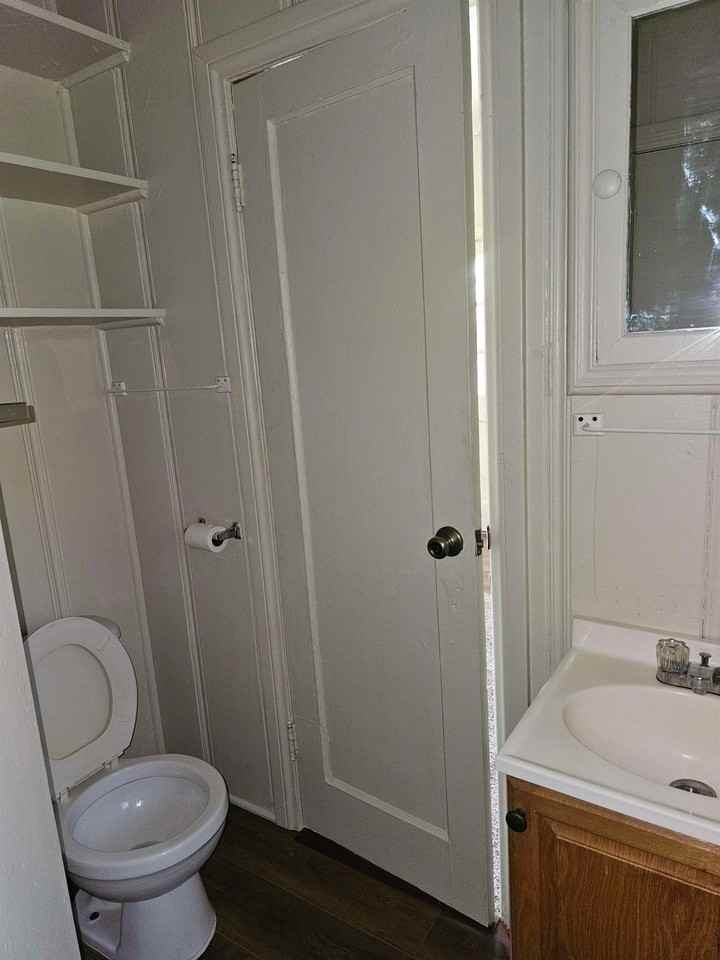 544 W 12th St - Photo 6 of 8