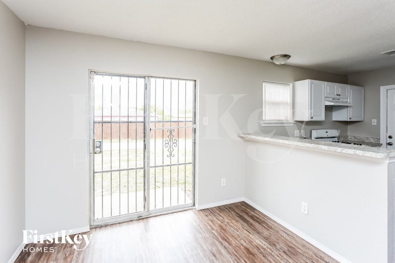 10207 Glen Vista Dr - Photo 5 of 15