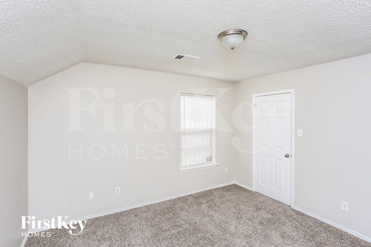 10207 Glen Vista Dr - Photo 7 of 15