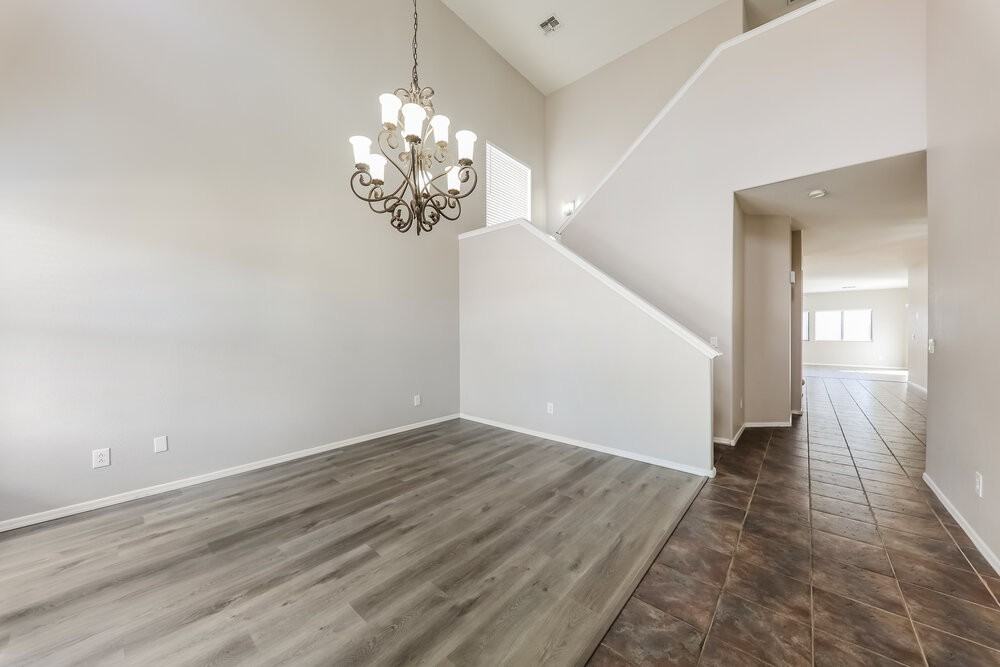 3749 W Wayne Ln - Photo 4 of 17