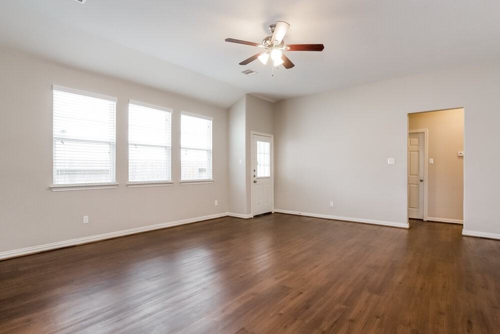 2814 Mesquite Ridge Dr - Photo 2 of 15