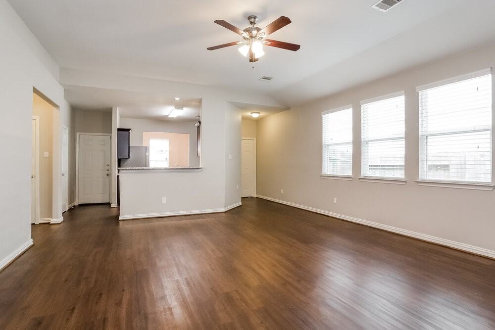 2814 Mesquite Ridge Dr - Photo 3 of 15