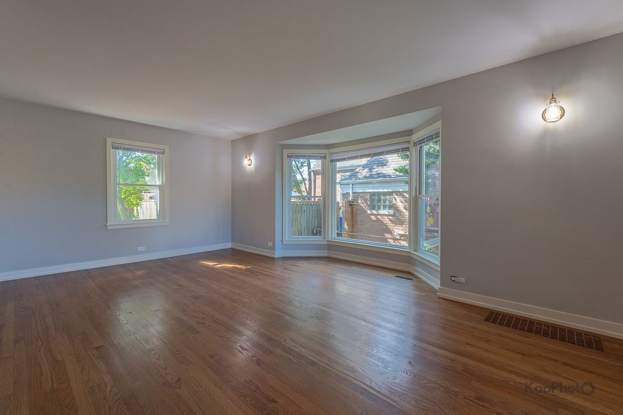 1335 Briar Ct - Photo 2 of 27