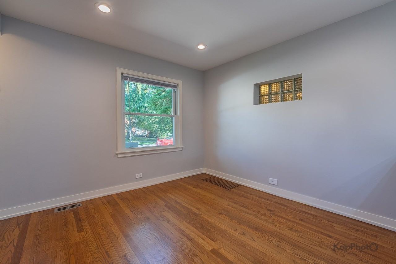 1335 Briar Ct - Photo 4 of 27