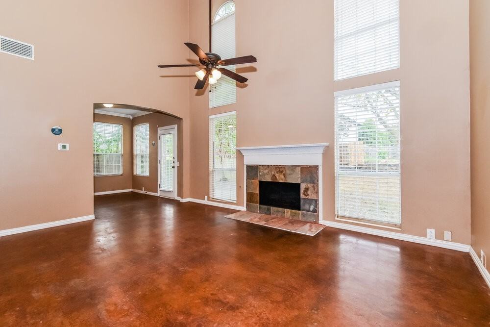 707 Glenwood Ct - Photo 5 of 17