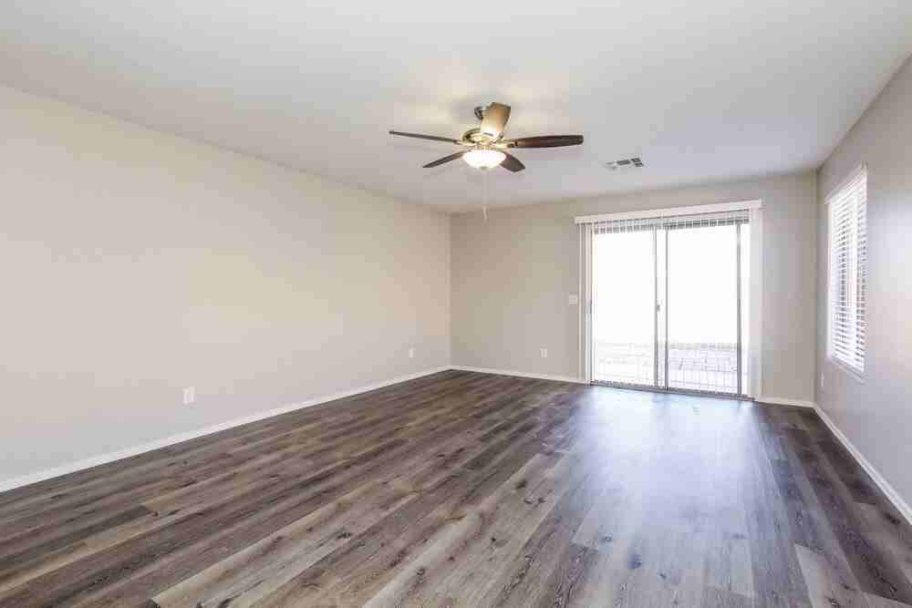7020 W Rose Ln - Photo 3 of 16