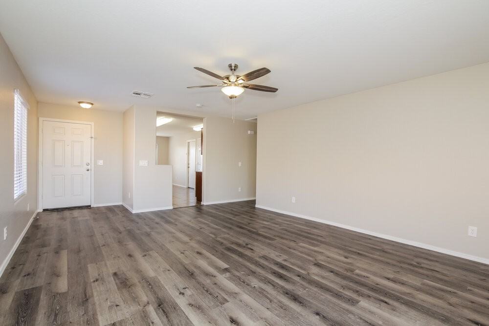 7020 W Rose Ln - Photo 4 of 16