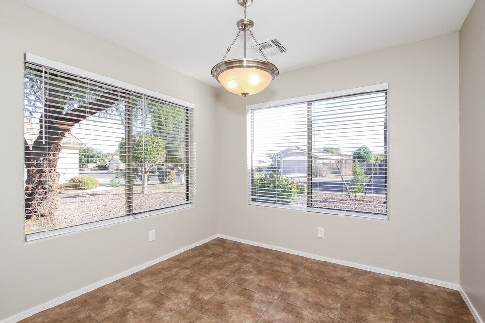 7020 W Rose Ln - Photo 6 of 16