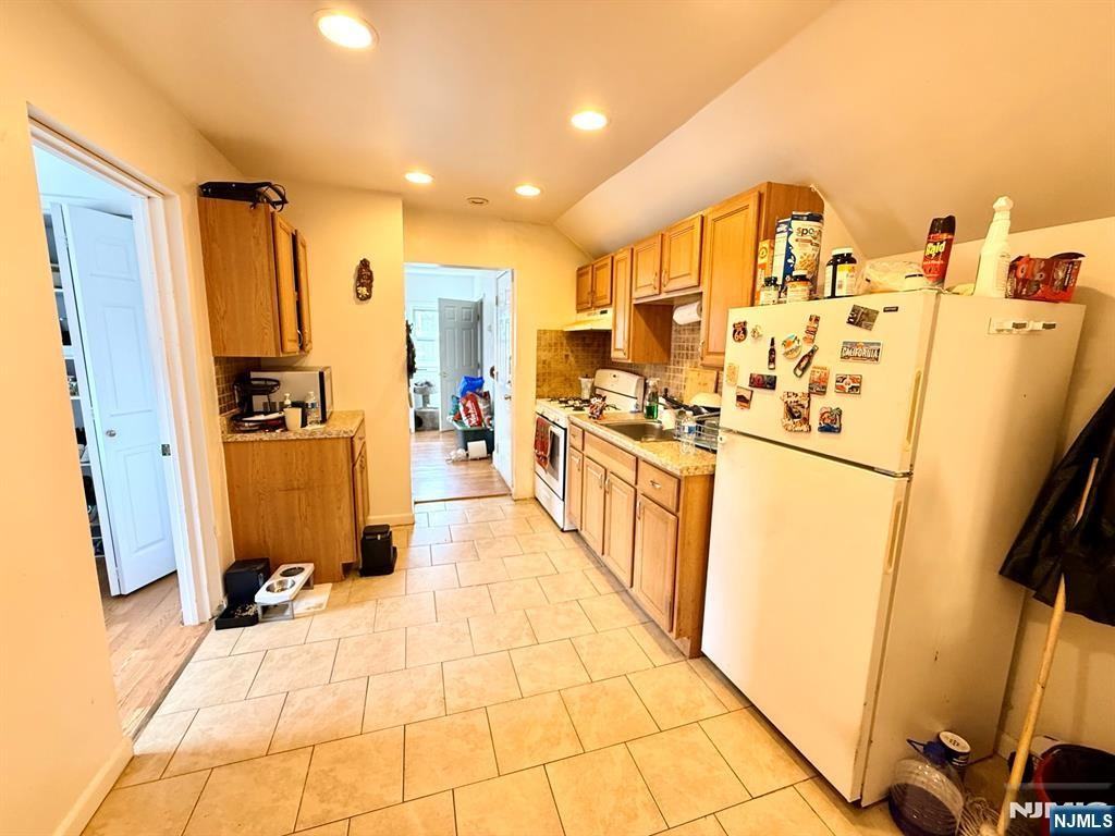 62 Jewell St ##2 - Photo 3 of 7
