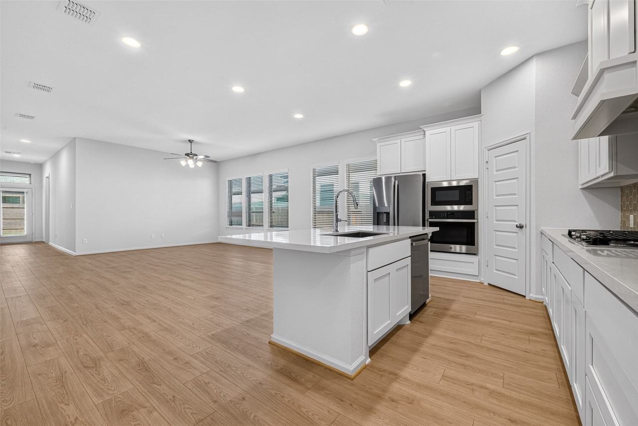 422 Big Pine Trl - Photo 3 of 49